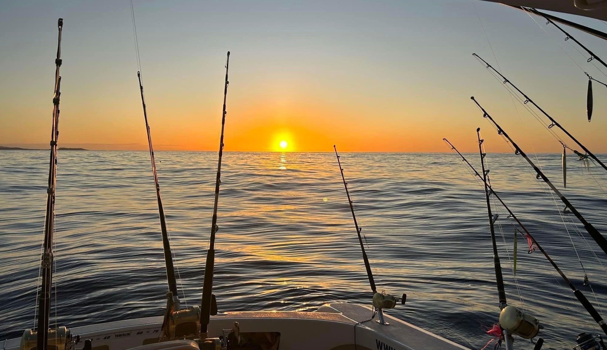 Lever de soleil en mer pendant une sortie de pêche au large de Rodrigues