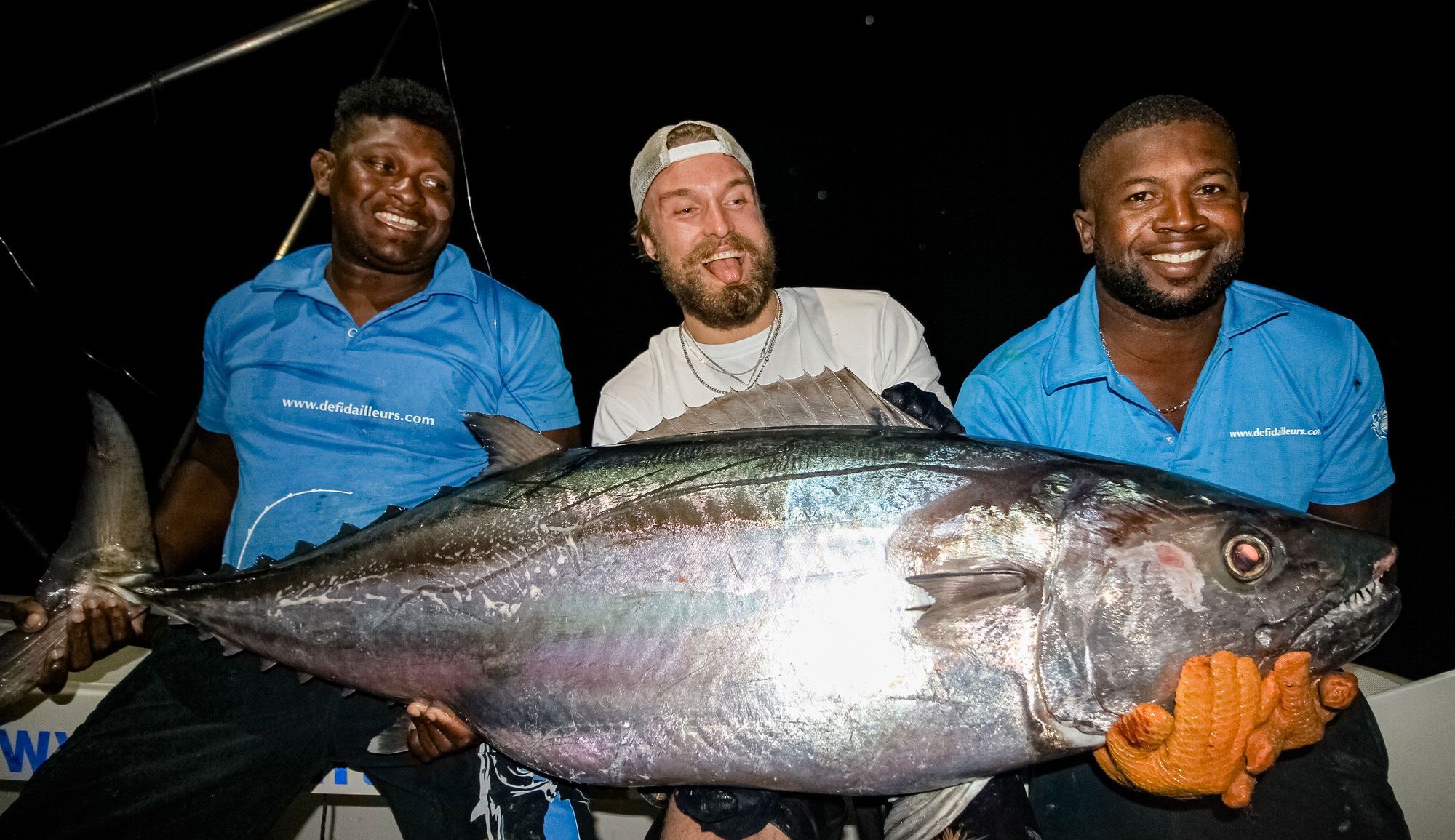 Capture nocturne d’un thon dogtooth lors d’une sortie de pêche au gros à Rodrigues