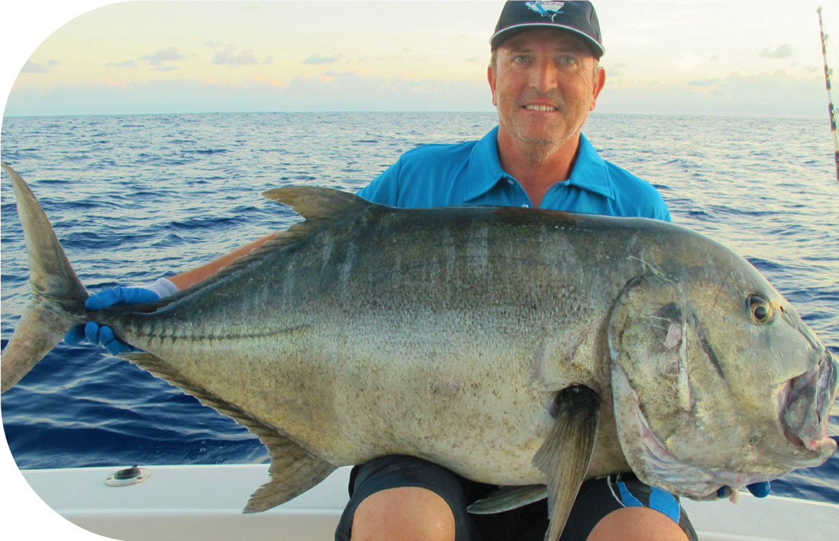 Pêche au gros avec capture d’une carangue GT à Rodrigues