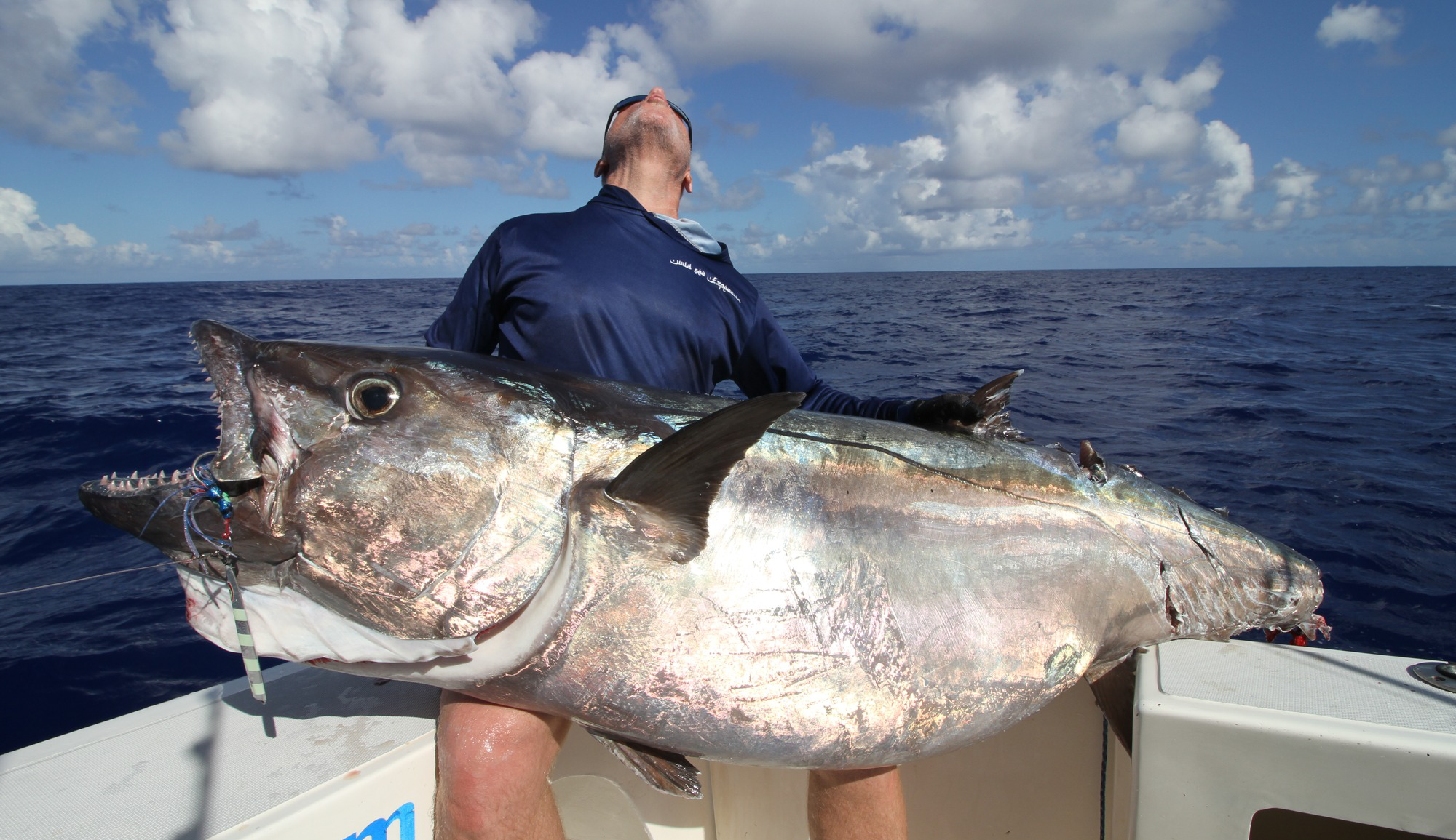 Capture exceptionnelle d’un énorme thon dogtooth à Rodrigues lors d’une sortie de pêche sportive
