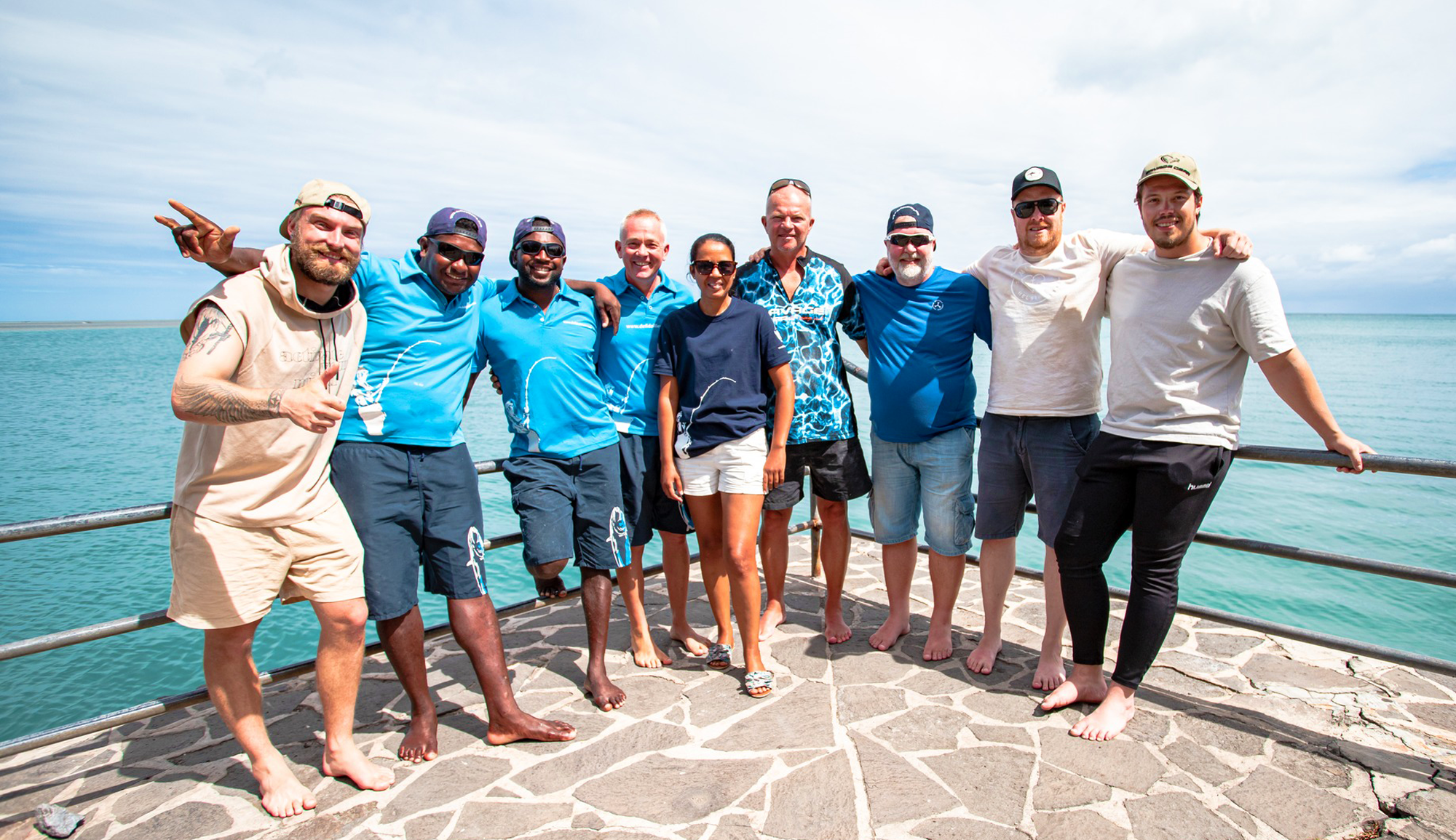 Groupe de pêcheurs et équipage Defi d’Ailleurs après un séjour de pêche à Rodrigues