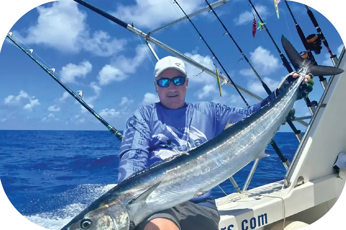 Gros barracuda capturé en jigging lors d’une sortie de pêche sportive à Rodrigues Gros barracuda capturé en jigging lors d’une sortie de pêche sportive à Rodrigues