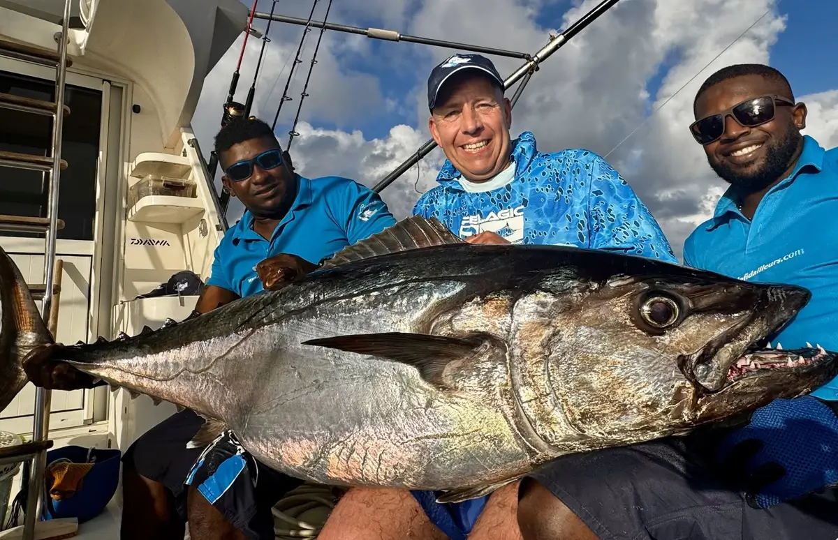 Pêche jigging à Rodrigues avec capture d’une grosse carangue ignobilis